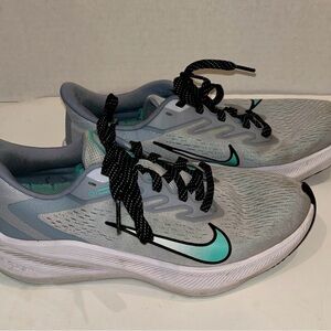 Nike Zoom Winflo Women's size 7  Sneakers in Gray and Aqua style CJ10302-006